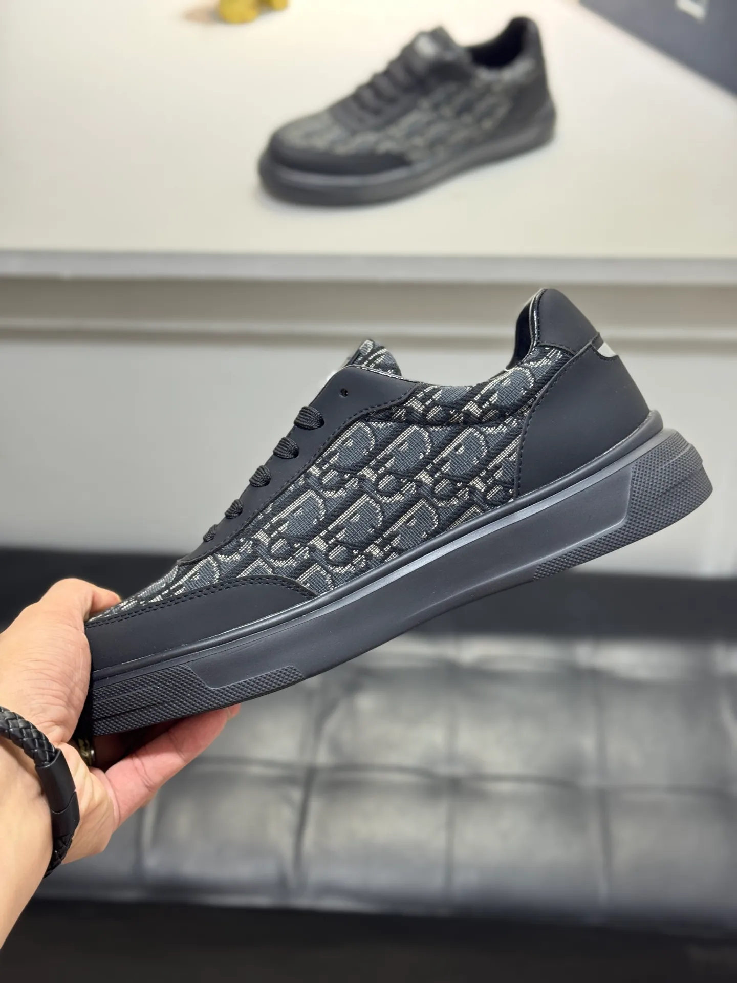 Men's men's shoes 💰400 [New model] 🌂🌂Dior (Dior) 🆕 Low-top casual shoes, carefully made of first-layer cowhide with canvas, comfortable and breathable ~ rubber soles, enhance style. Fashionable and versatile, it can complement any look. Featuring an exquisite design that is uniquely dynamic and modern, this shoe is part of Dior's legacy and embodies modern elegance. Size: 38-44 (45 customized